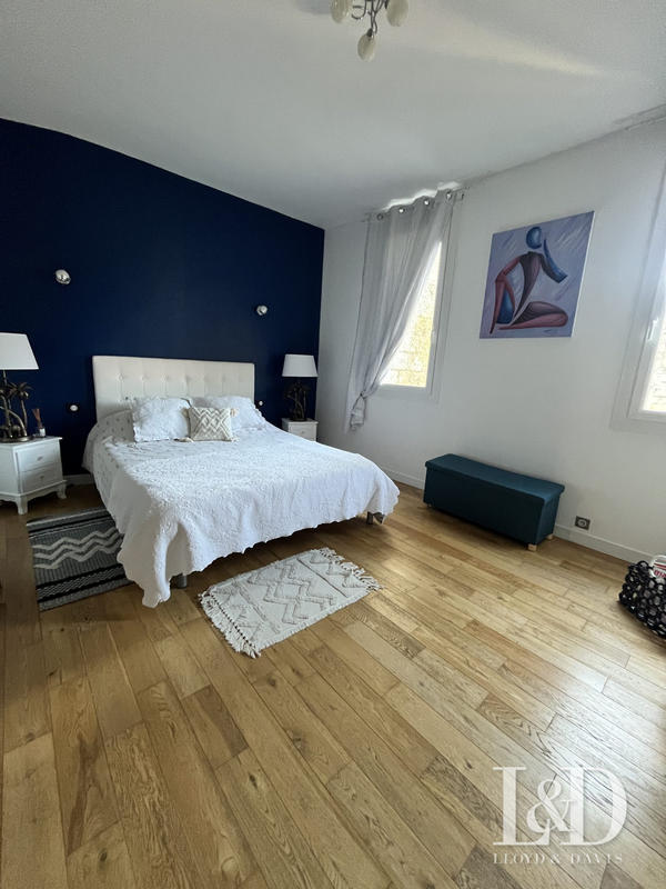 Maison - 220 m² - 9 pièces