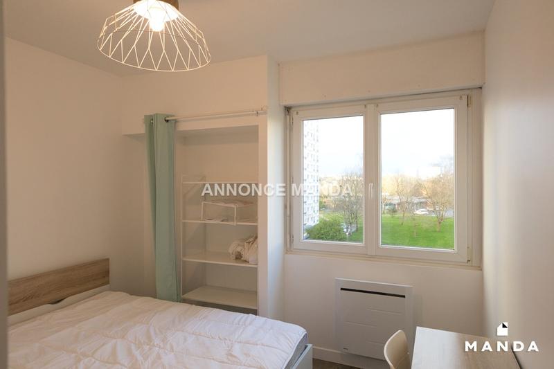 Chambre - 11 m² - 5 pièces