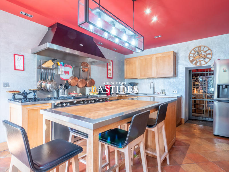 Maison - 310 m² - 8 pièces