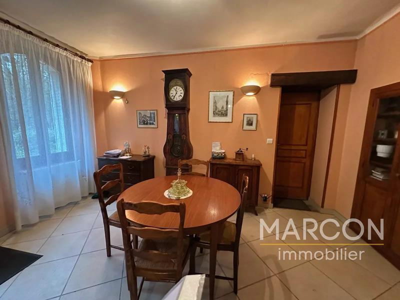 Maison - 213 m² - 15 pièces