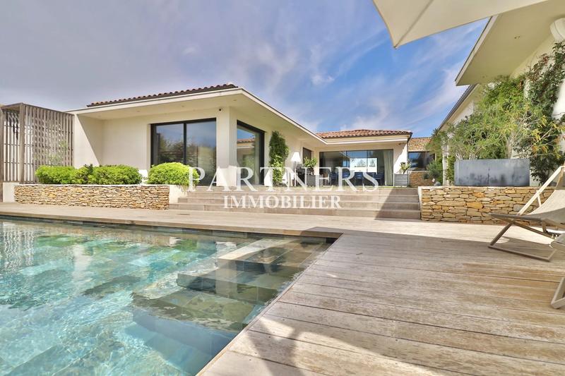 Maison - 285 m² - 8 pièces