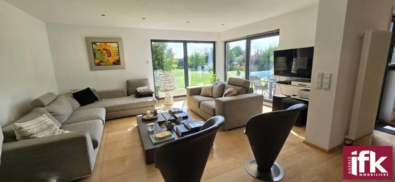 Propriété - 249 m² - 9 pièces