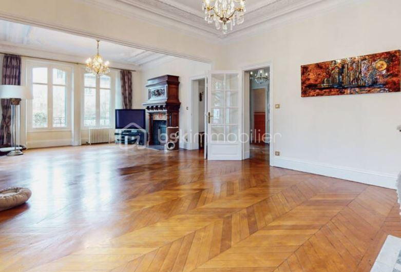 Demeure - 240 m² - 7 pièces