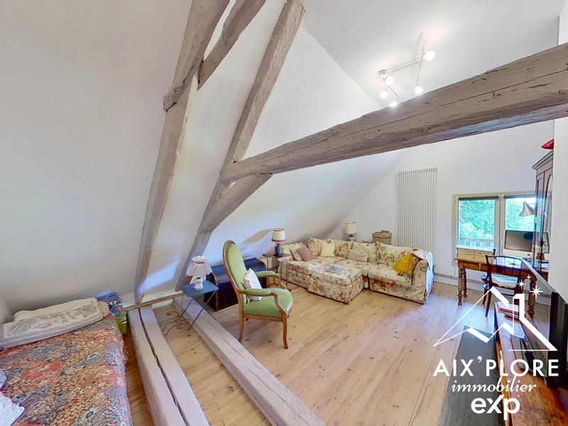 Maison traditionnelle - 248 m² - 7 pièces