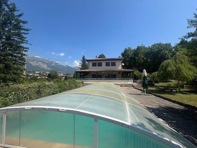 Maison - 267 m² - 7 pièces