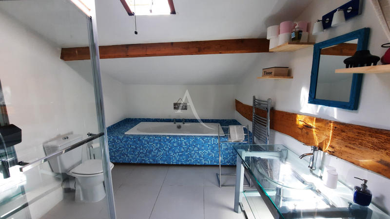 Maison - 297 m² - 9 pièces