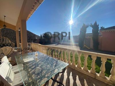 Villa - 212 m² - 8 pièces