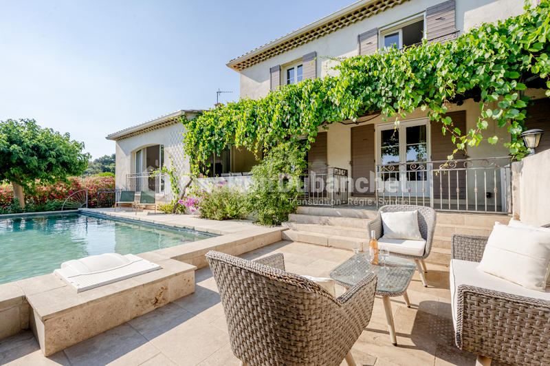 Villa - 200 m² - 6 pièces