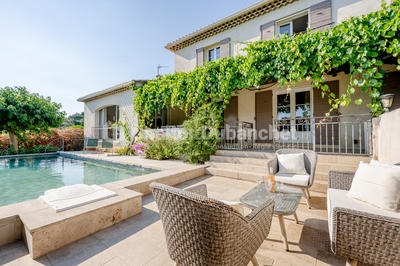 Villa - 200 m² - 6 pièces