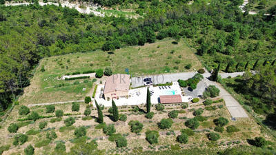 Villa - 242 m² - 6 pièces