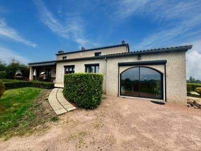 Maison - 200 m² - 6 pièces