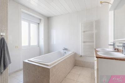 Maison - 168 m² - 8 pièces