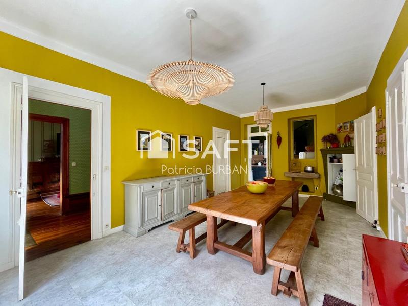 Maison - 184 m² - 8 pièces