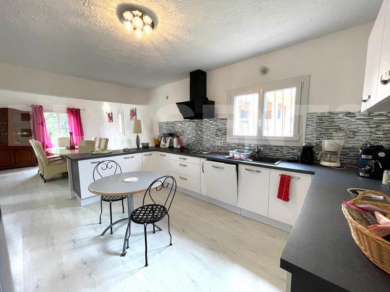 Maison - 224 m² - 9 pièces