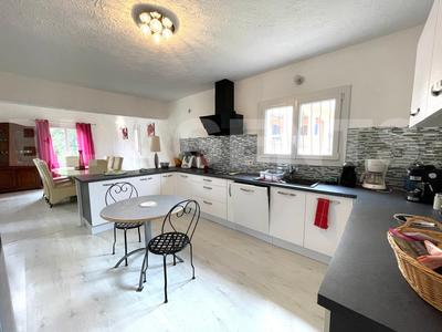 Maison - 224 m² - 9 pièces