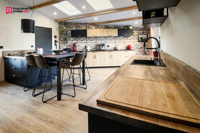 Maison - 232 m² - 7 pièces