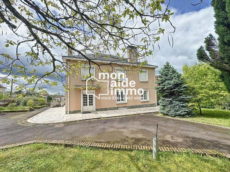 Maison - 300 m² - 15 pièces