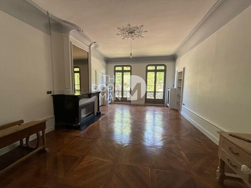 Appartement - 196 m² - 7 pièces