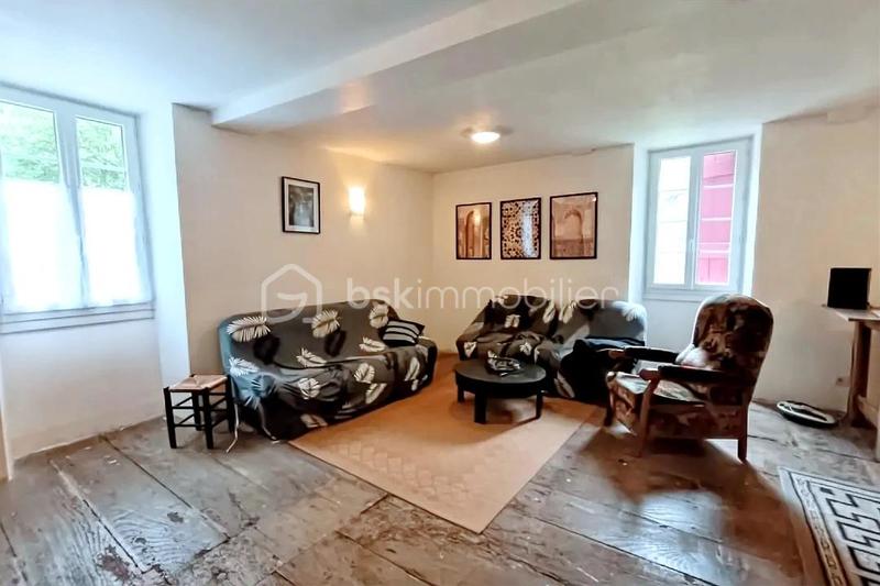 Maison - 235 m² - 8 pièces