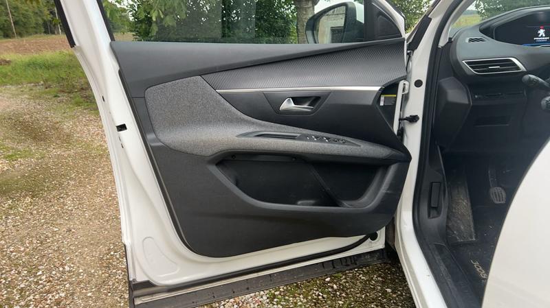 Peugeot 3008 2 1.5 BlueHDi 130 Active Business