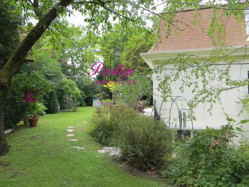 Propriété - 275 m² - 7 pièces