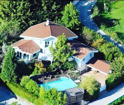 Maison - 184 m² - 7 pièces