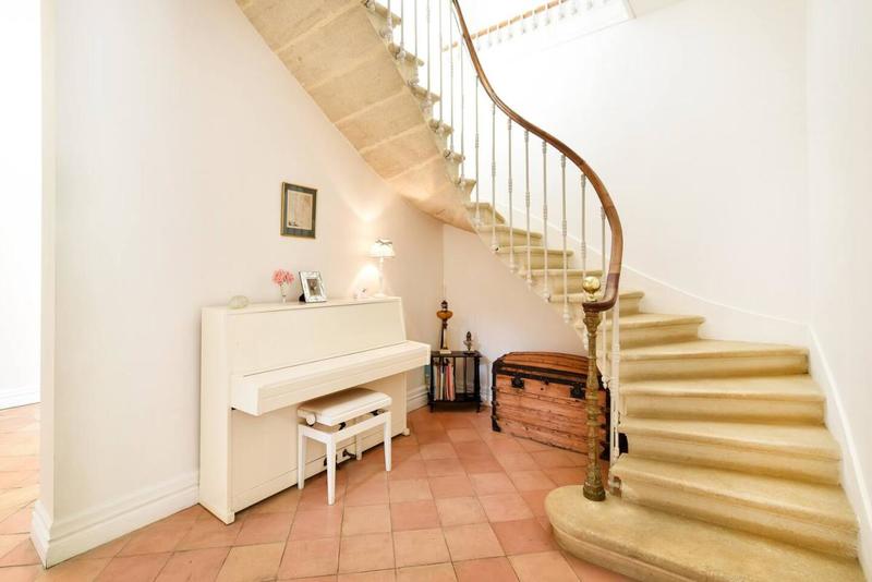 Demeure - 450 m² - 12 pièces