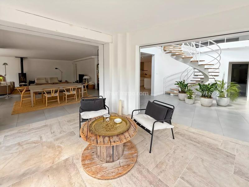 Maison - 312 m² - 7 pièces