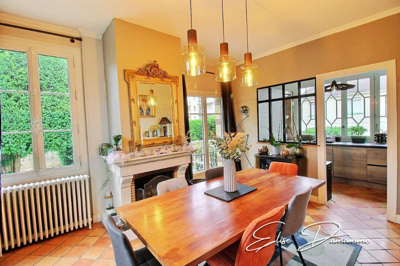 Maison - 203 m² - 7 pièces