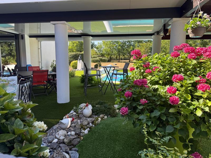 Maison - 402 m² - 9 pièces