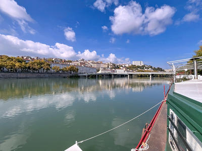 Péniche - 160 m² - 6 pièces