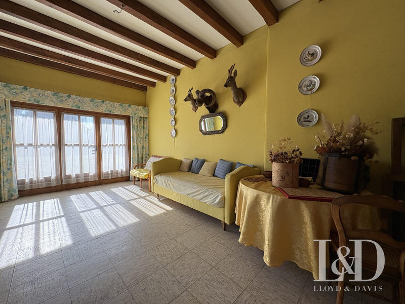 Maison traditionnelle - 280 m² - 10 pièces