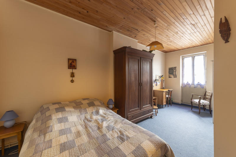 Maison - 225 m² - 7 pièces