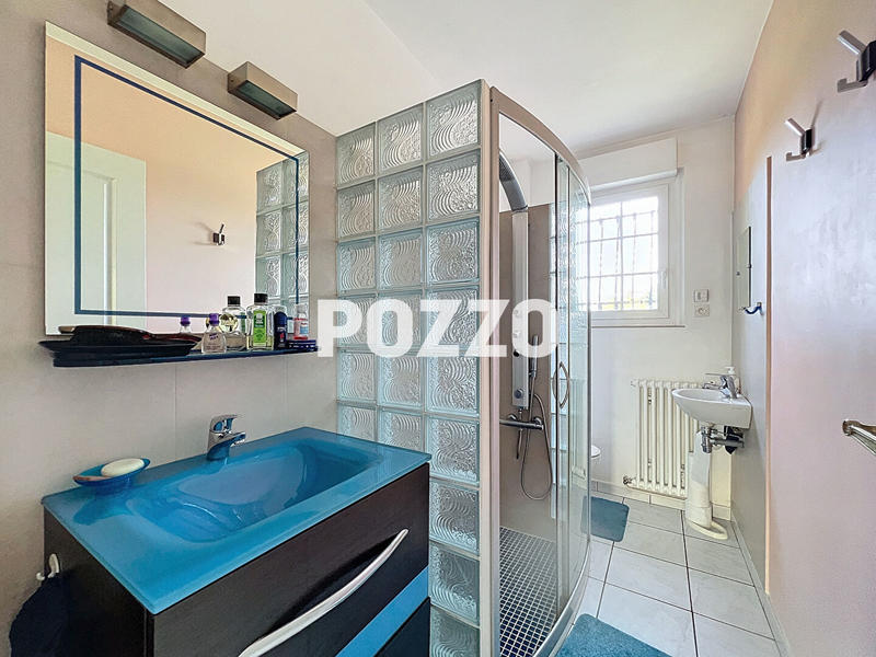 Maison - 255 m² - 8 pièces