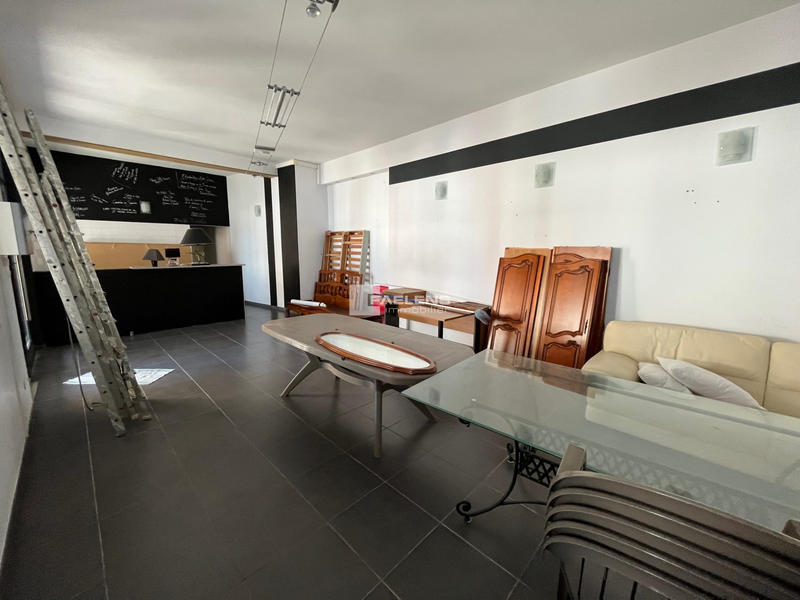 Local commercial - 303 m² - 1 pièce