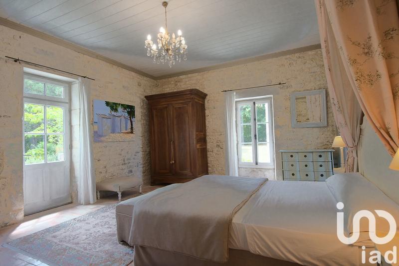 Maison - 460 m² - 10 pièces