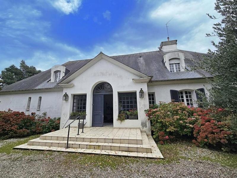 Propriété - 318 m² - 8 pièces