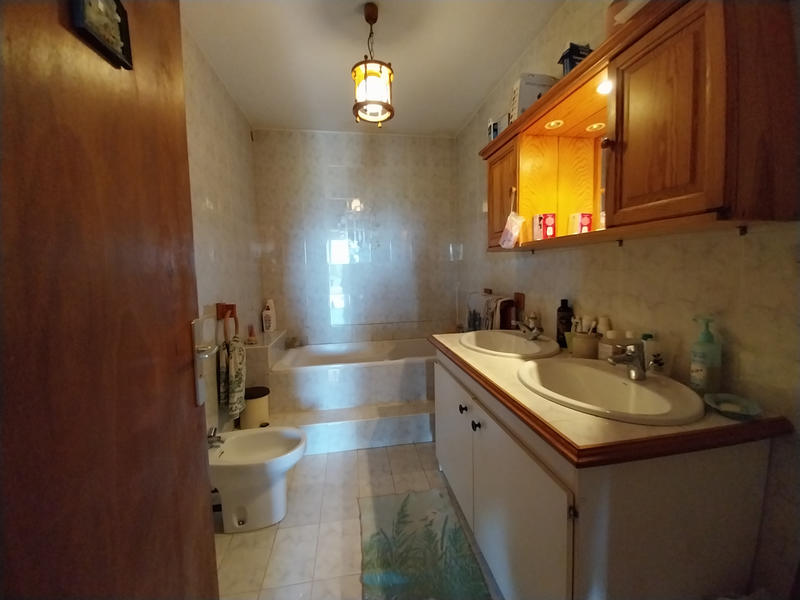 Maison - 239 m² - 8 pièces