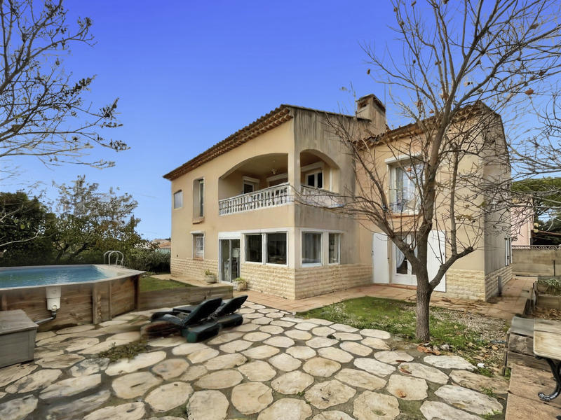 Maison - 216 m² - 9 pièces