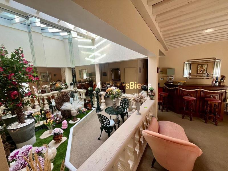 Propriété - 182 m² - 8 pièces