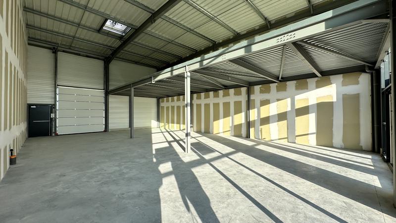 Local d'activités - 240 m² - 4 pièces