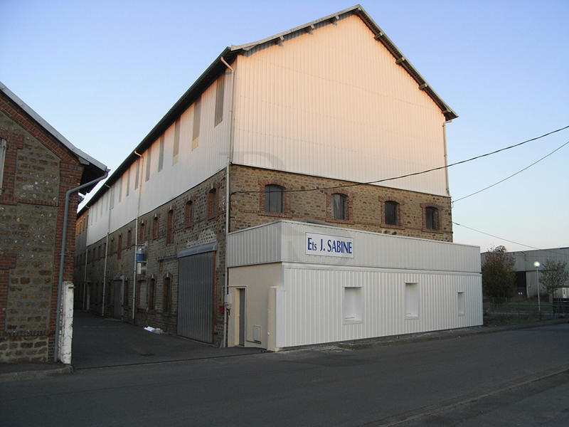 Local commercial - 2 715 m² - 8 pièces