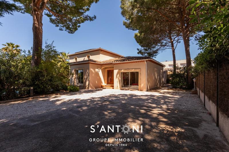 Maison - 202 m² - 8 pièces