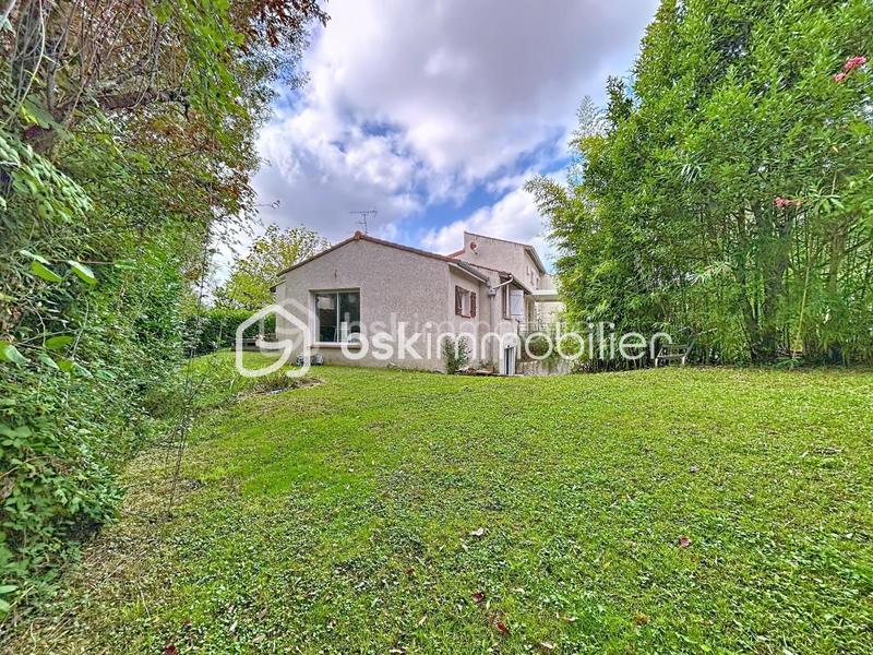 Maison - 230 m² - 9 pièces