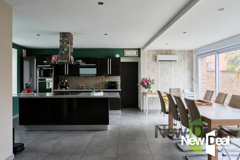 Maison - 200 m² - 6 pièces