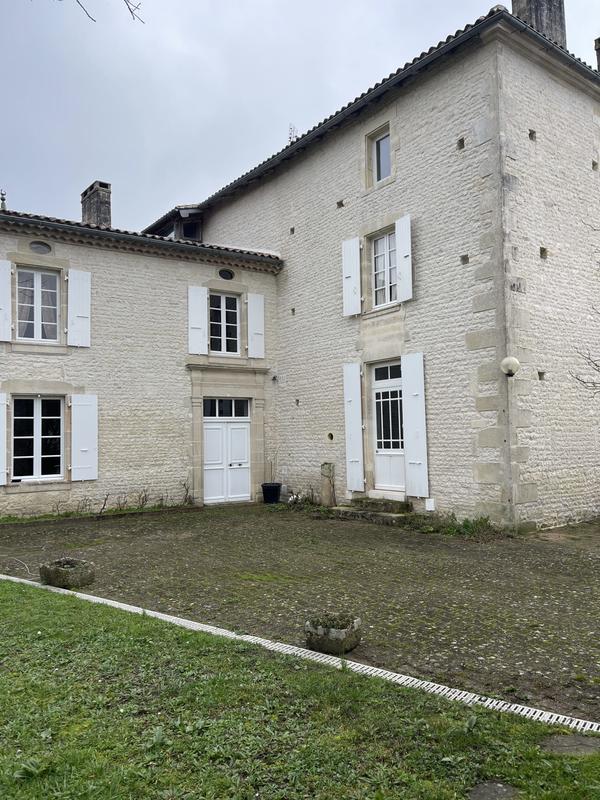 Maison ancienne - 725 m² - 12 pièces