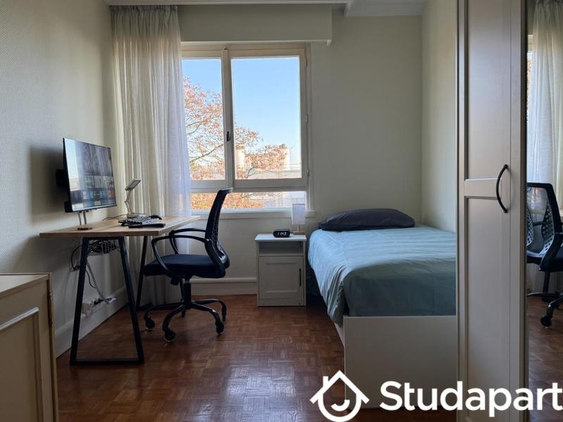 Chambre - 12 m² - 1 pièce