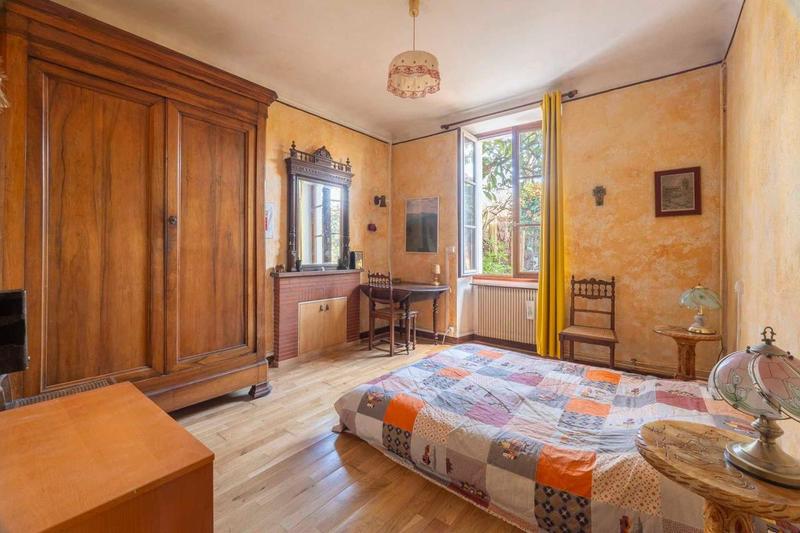 Appartement - 218 m² - 7 pièces