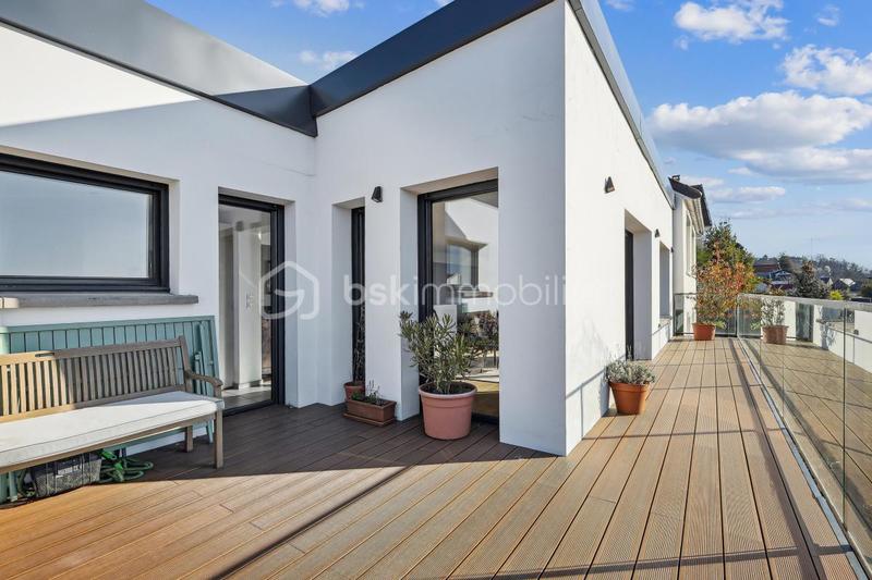 Maison - 234 m² - 7 pièces