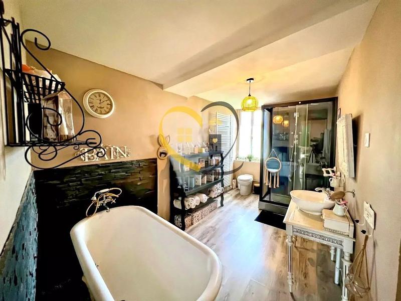 Maison - 179 m² - 6 pièces